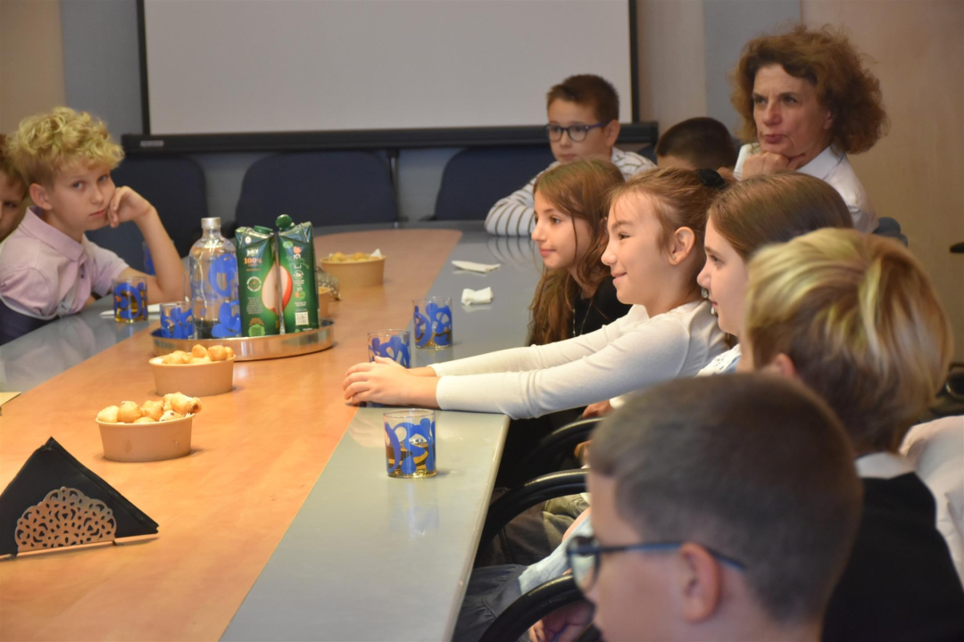 Četvrtaši iz OŠ Jurja Šižgorića kod župana učili o radu javnih institucija