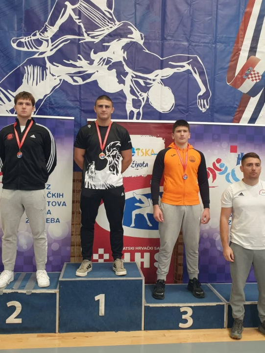 FOTO Hrvačima Šibenika dvije medalje s Prvenstva Hrvatske te tri s tuzlanskog turnira