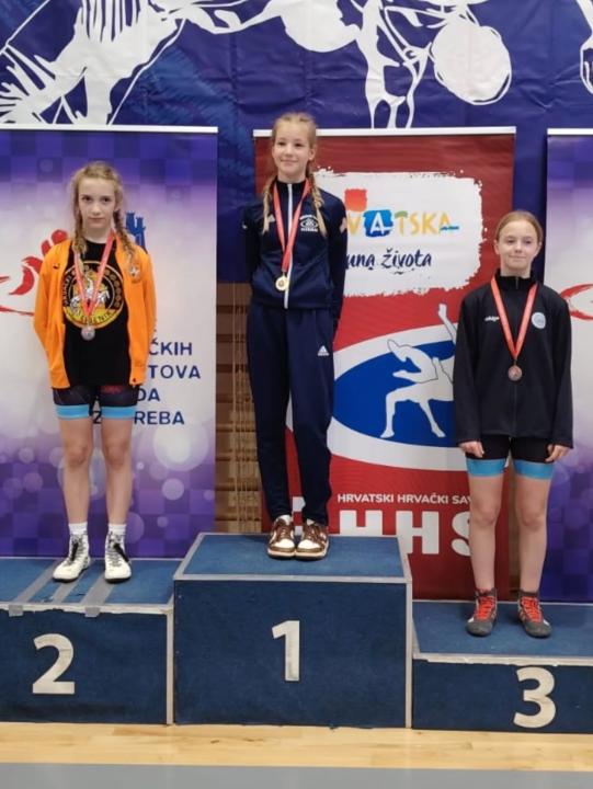 FOTO Hrvačima Šibenika dvije medalje s Prvenstva Hrvatske te tri s tuzlanskog turnira