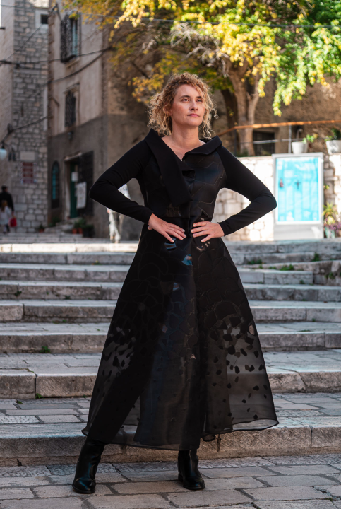 FOTO Modni raj u Šibeniku: Otkrijte ekskluzivne kolekcije hrvatskih dizajnera u Galeriji Juraj Dalmatinac!