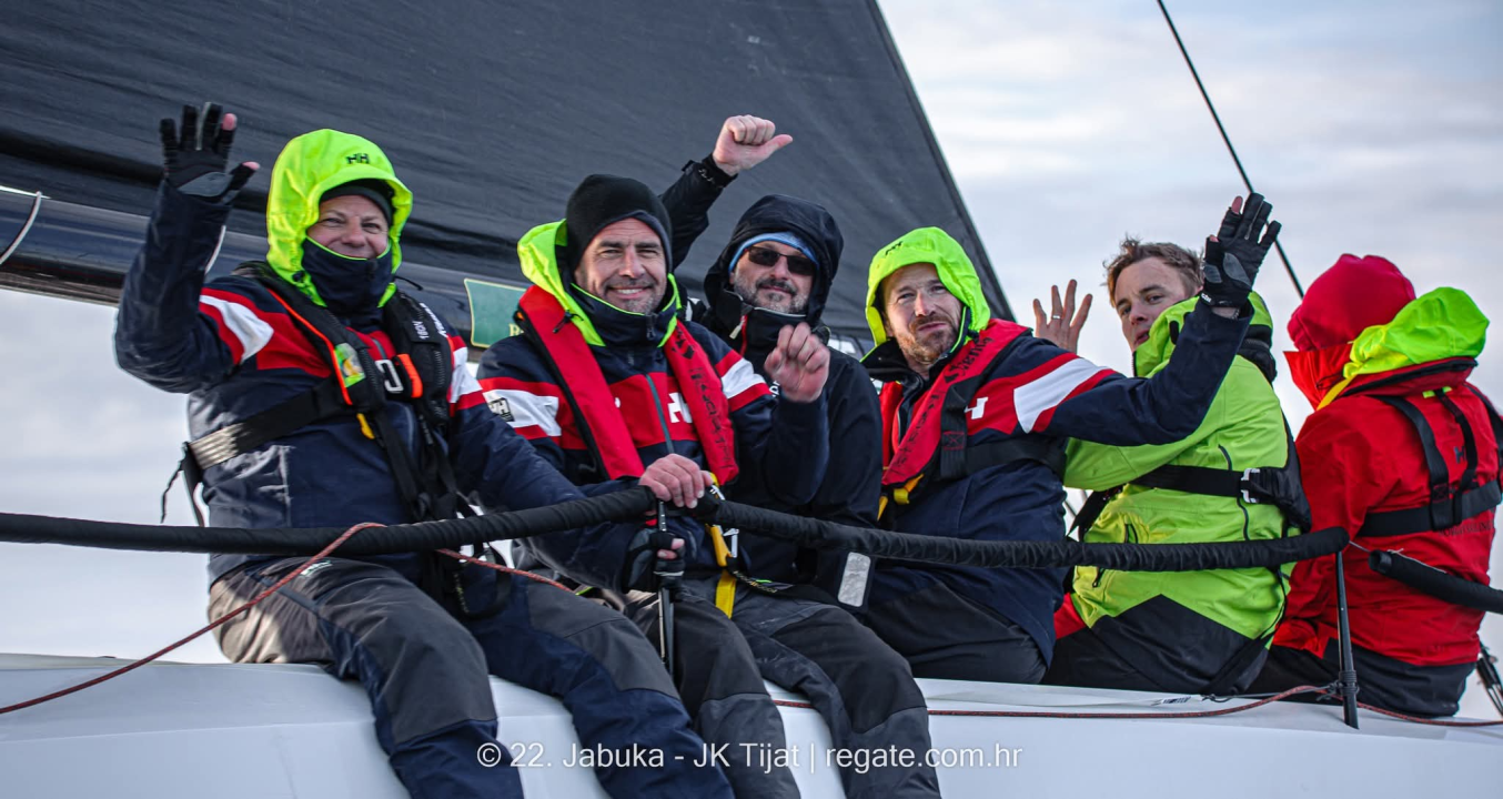 Jedriličarski spektakl u Vodicama: Zlatni olimpijac Fantela i Scorpio pokorili 22. Jabuku