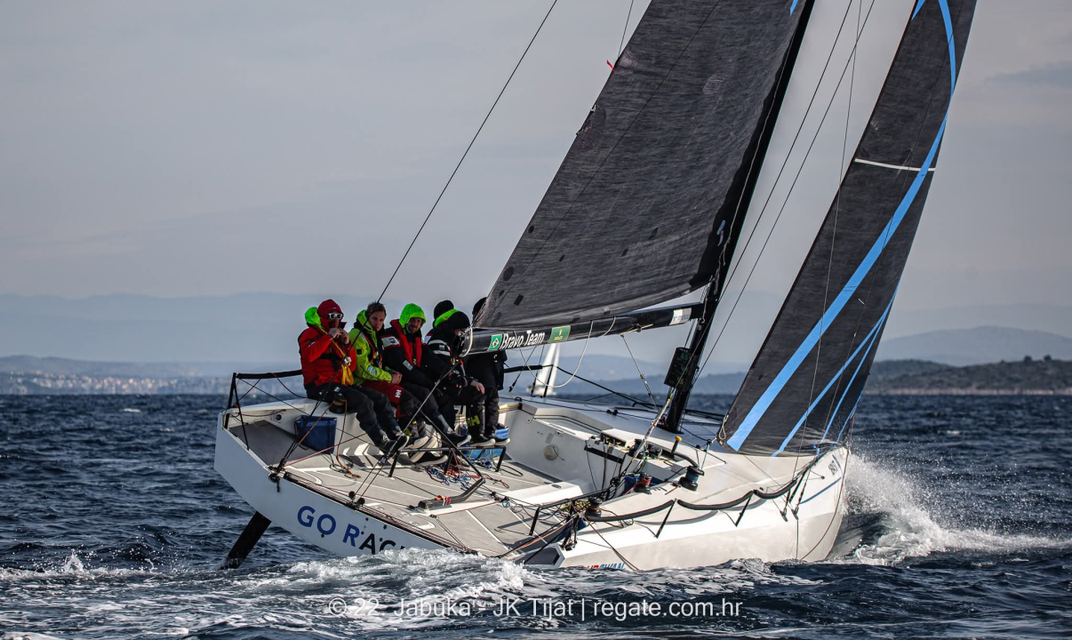 Jedriličarski spektakl u Vodicama: Zlatni olimpijac Fantela i Scorpio pokorili 22. Jabuku