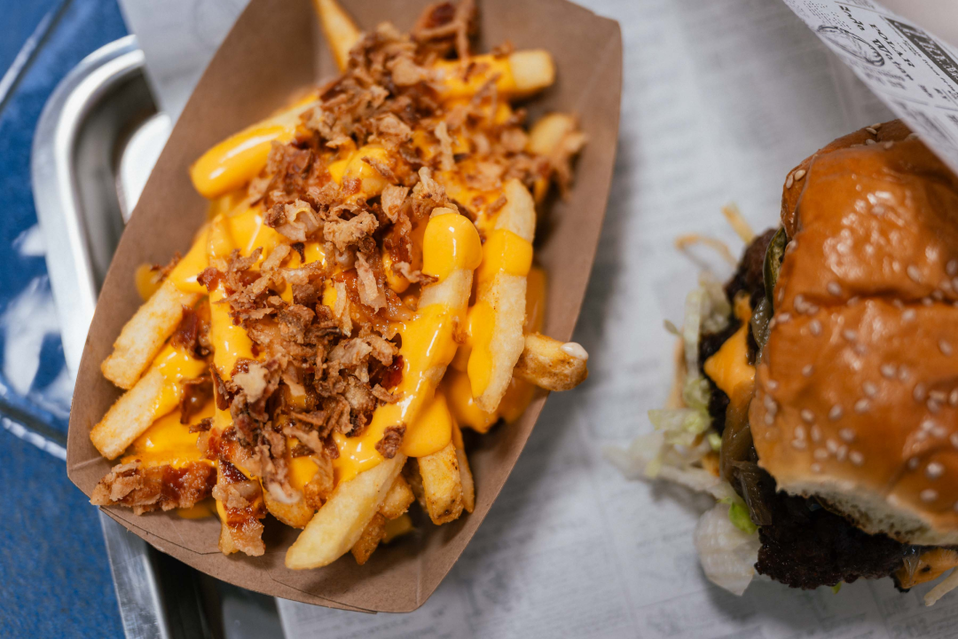 FOTO ŠIZZ je novi gastro 'hotspot' koji će osvojiti sve ljubitelje vrhunskih smash burgera!