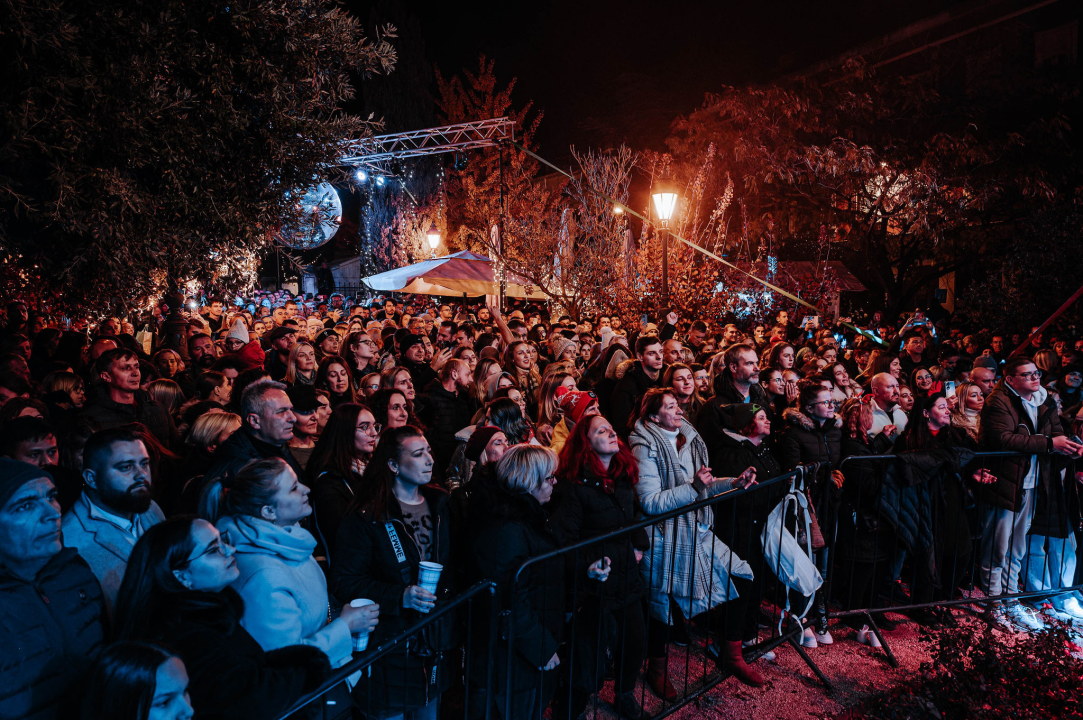 Matija Cvek na dočeku Nove godine u Perivoju Roberta Visianija