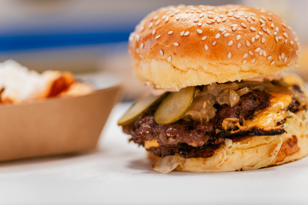 FOTO ŠIZZ je novi gastro 'hotspot' koji će osvojiti sve ljubitelje vrhunskih smash burgera!