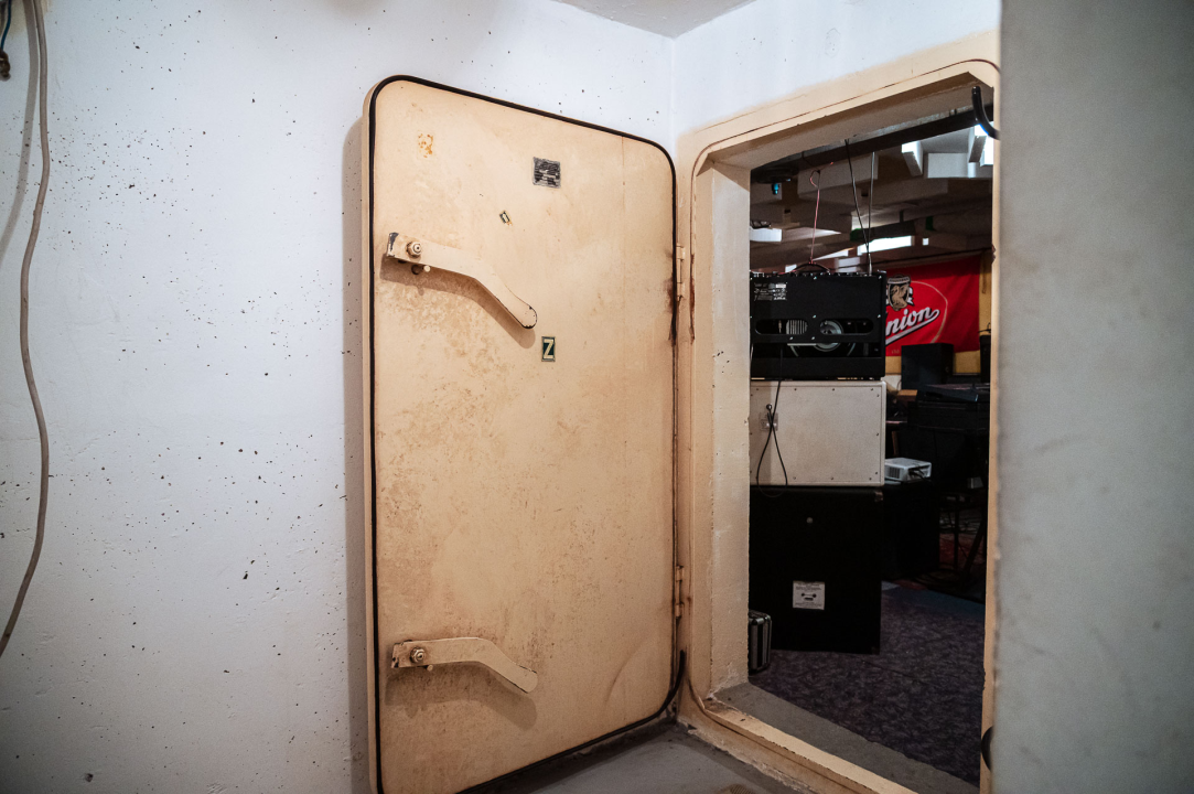 Ušli smo u sklonište kod robne kuće u centru Šibenika: Desetljećima zaboravljeno, bez nadzora i ulaganja 