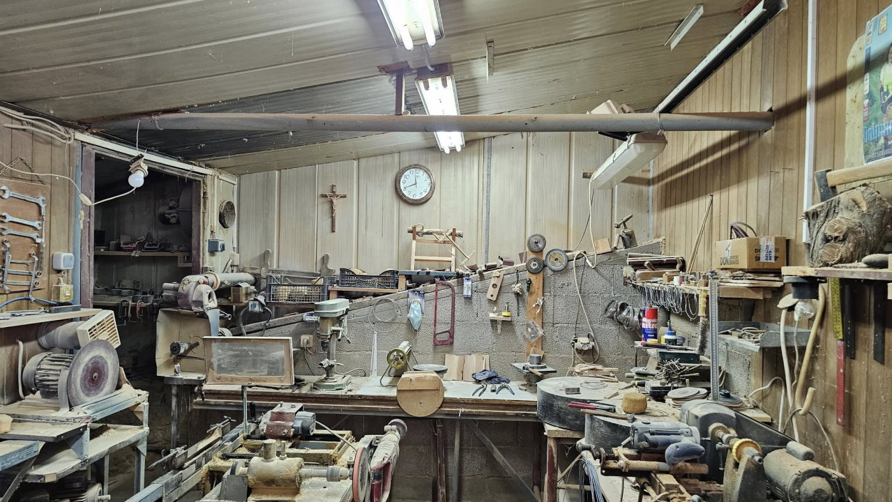 Ivan Tomić izrađuje susak.