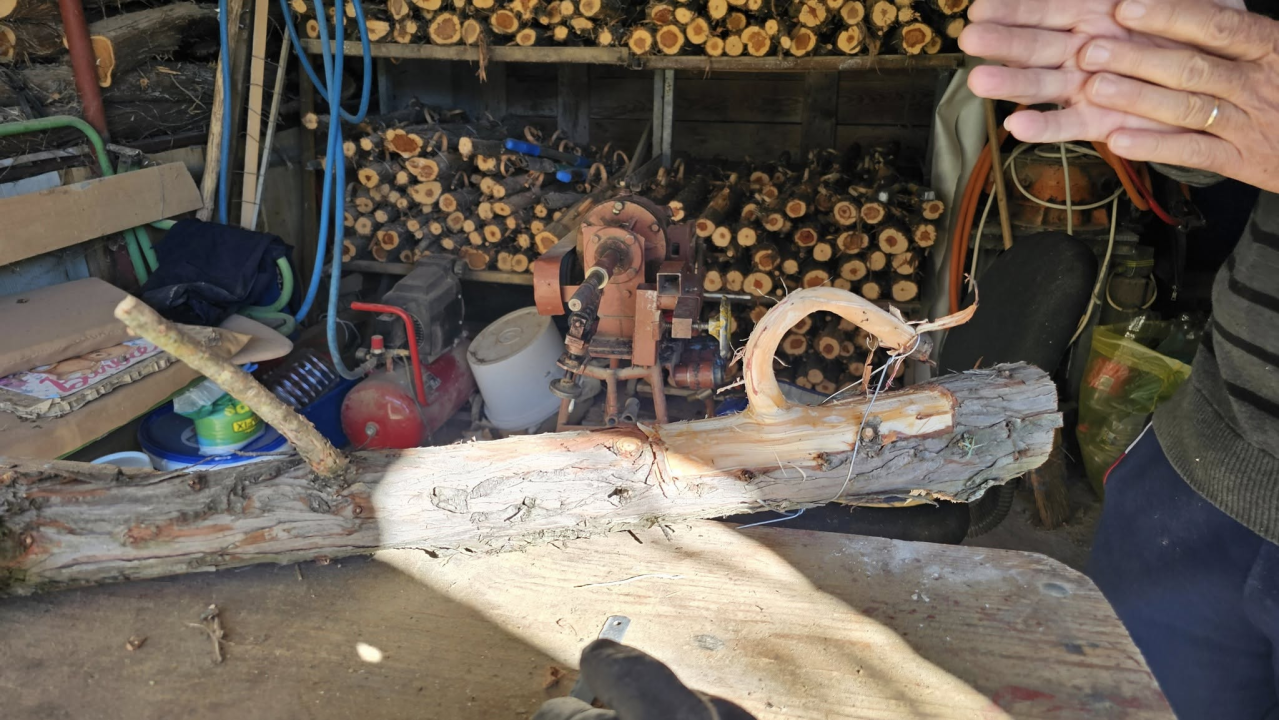 Ivan Tomić izrađuje susak.