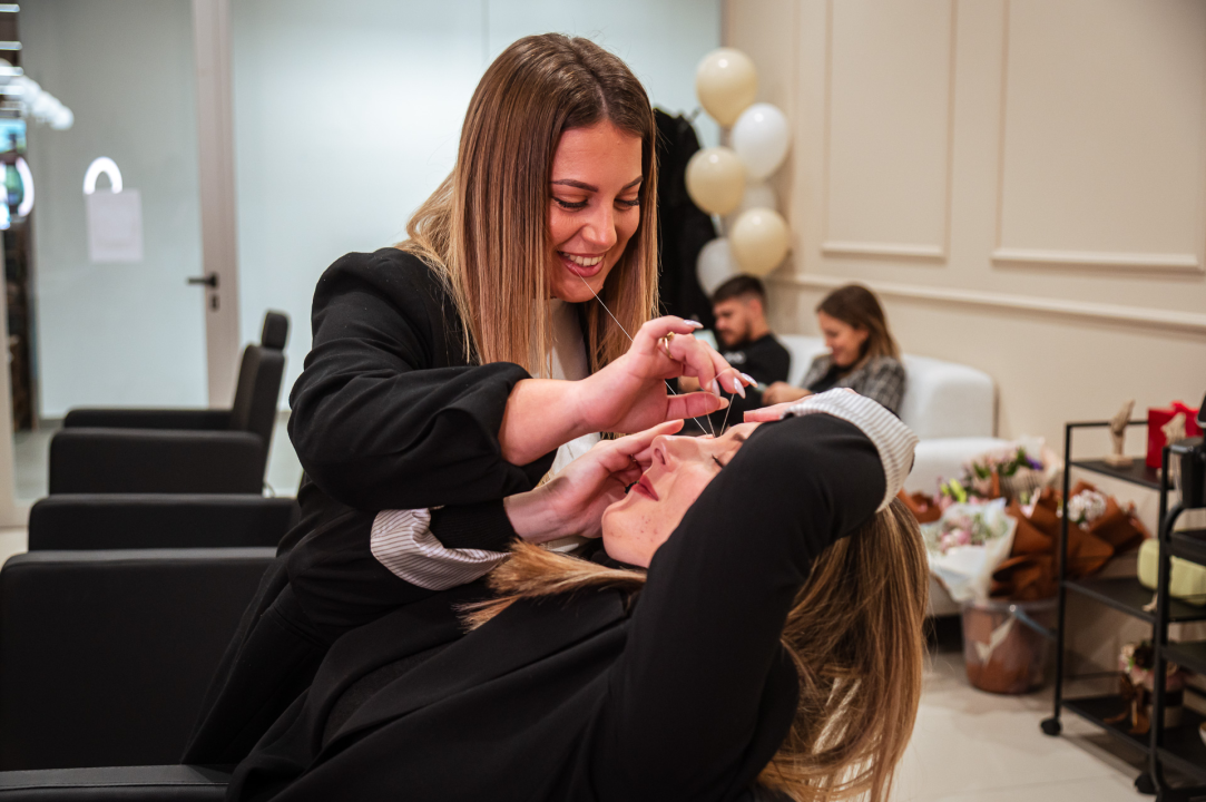 FOTO AZ Cosmetica je novi šibenski 'beauty' kutak za savršene trepavice, obrve i 'make up'!