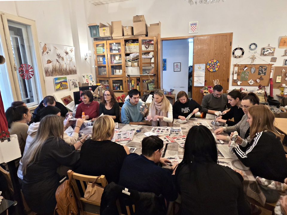 VUŠ-ovi studenti sestrinstva u 'Kamenčićima' upoznali metode rada s osobama s teškoćama