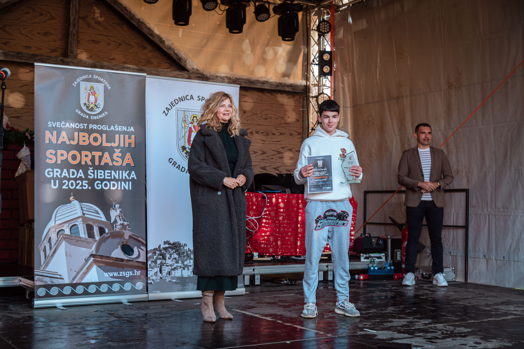 FOTO Sportski laureati Šibenika u 2025-oj: Roko Zorić, Kiara Radnić, Stipe Bralić, košarkašice i vaterpolisti