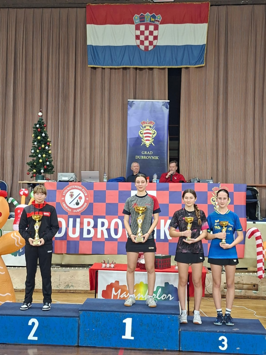 FOTO Stolnotenisačice Šibenika uspješne na kraju godine: tri medalje u Dubrovniku, četiri u Zagrebu