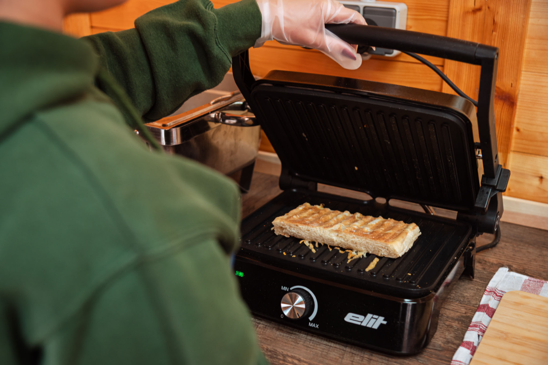 FOTO Novi šibenski street food: Broot Al’ No.1 donosi gotova jela, slasne sendviče i svjetski hit – spud bud krumpir! 