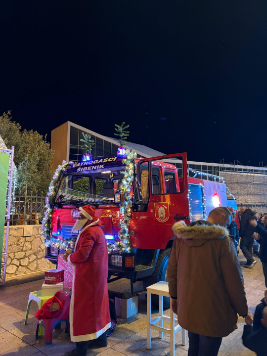 Šibenski vatrogasci darivali najmlađe