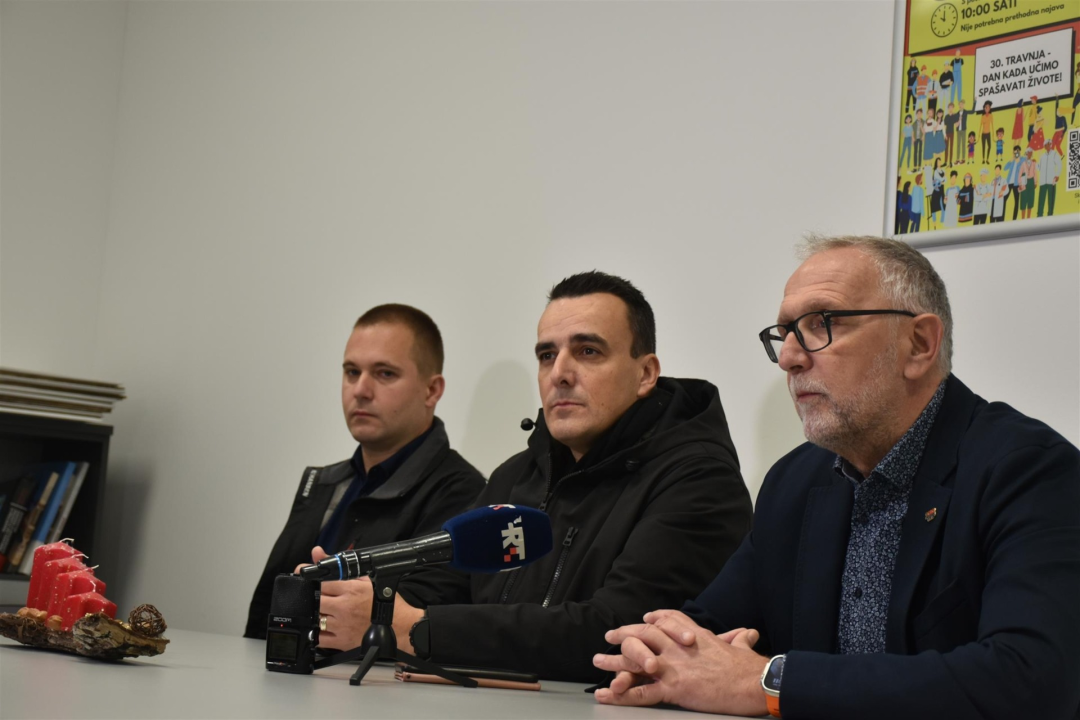 Stiglo šest novih specijaliziranih medicinskih vozila u Šibenik: 'Našem su Zavodu ona najbolji božićni poklon'