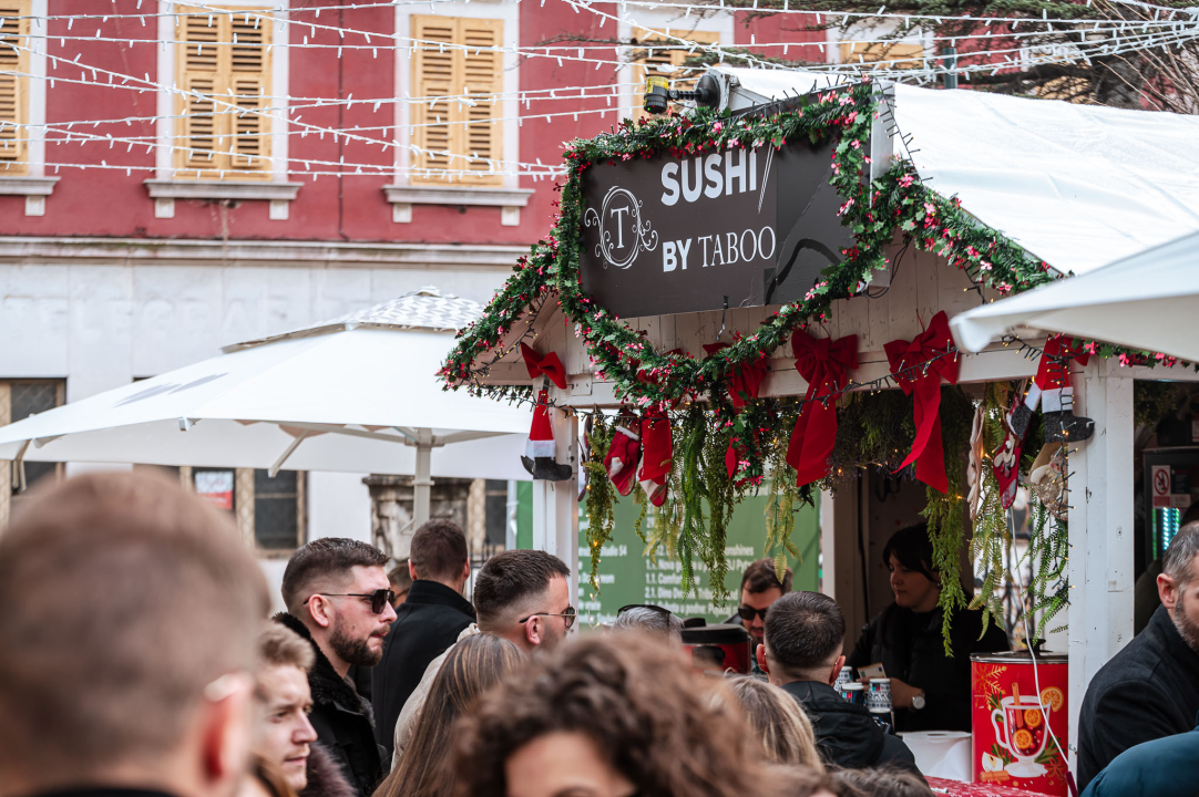 Badnjak u Šibeniku i ove godine uz savršeni soundtrack: Fenixi zapalili park