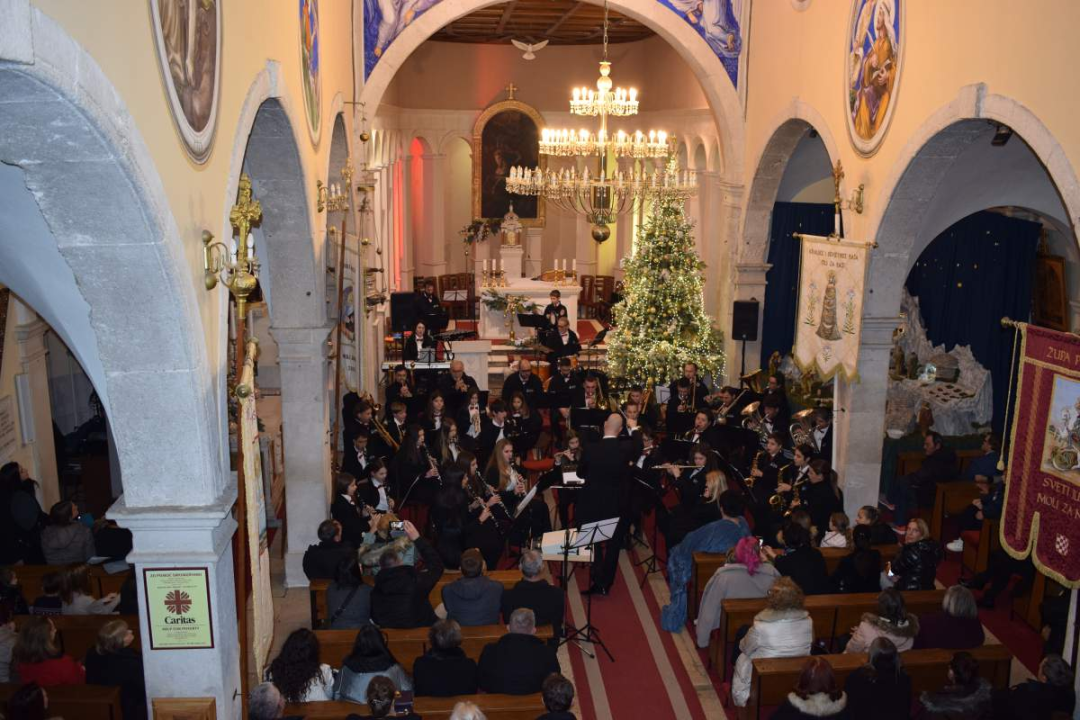 Koncert Puhačkog orkestra Primošten oduševio publiku