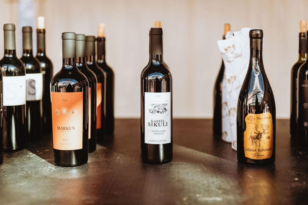 Vina, okusi i tradicija: Manifestacija Vino Dalmacije okupila dalmatinske vinare u Šibeniku