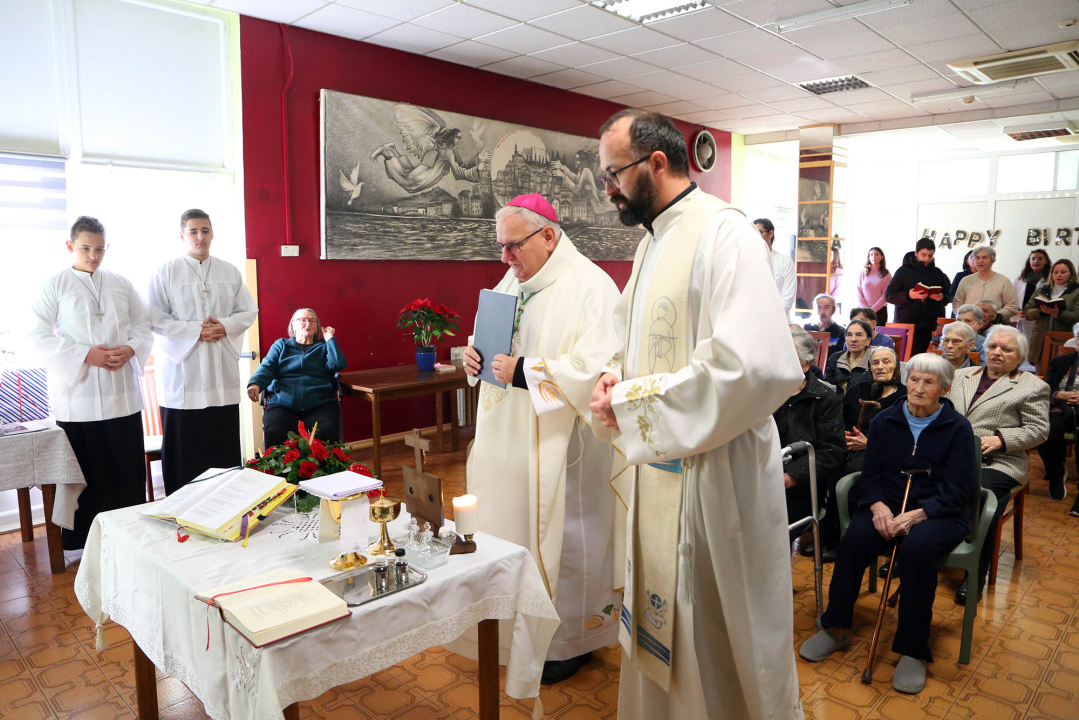 Biskup Tomislav Rogić održao misu za štićenike Cvjetnog doma