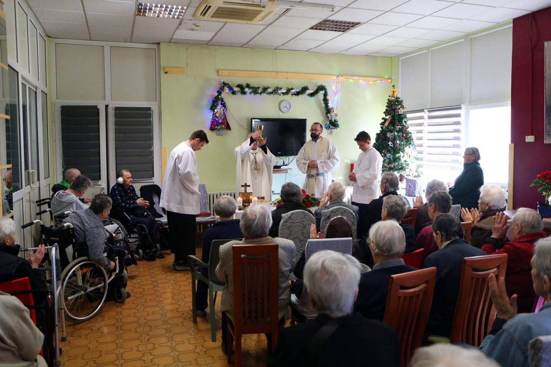 Biskup Tomislav Rogić održao misu za štićenike Cvjetnog doma