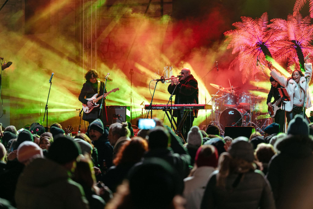 FOTO Šibenčani i gosti guštali u najluđoj noći na nekoliko lokacija, nije ih omela ni hladnoća