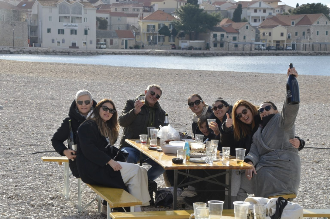 FOTO Bez novogodišnje banjade nije prošlo ni u Primoštenu