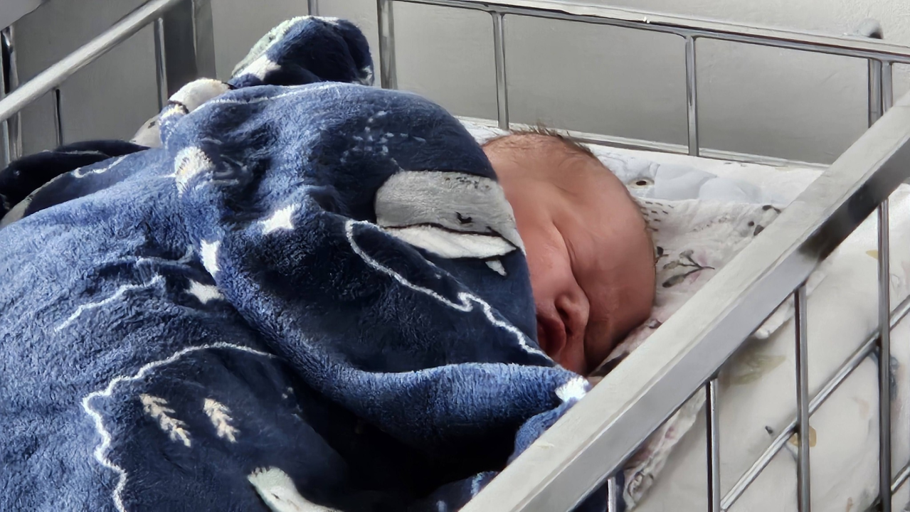 Mali Ante prva je kninska beba rođena u 2026. godini