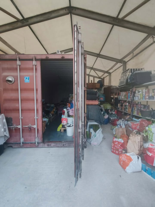 FOTO Kad je već neće u šibenskom AS Eku…Hrana za pse stigla u kninski i zadarski azil