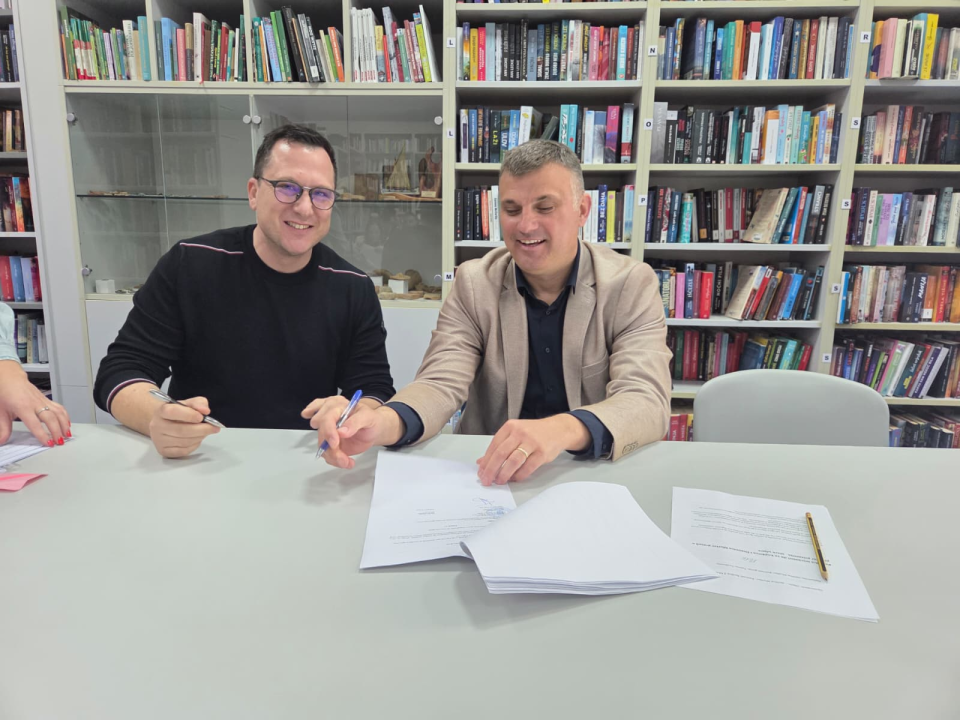 FOTO Održana početna konferencija projekta 'Unaprjeđenje Narodne knjižnice i čitaonice Murter'