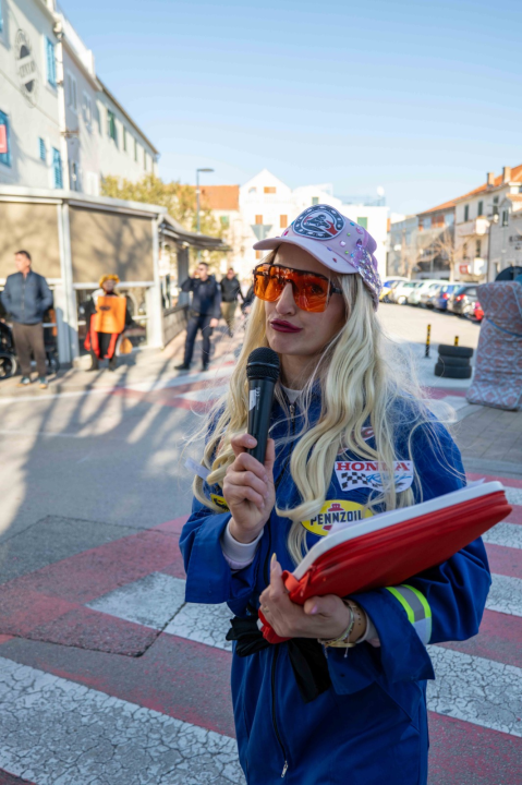 Vodička pokladna tradicija: 3 velika praščića pobjednici trke karića na balinjere