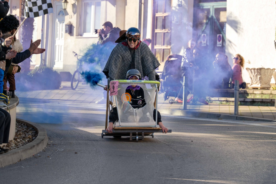 Vodička pokladna tradicija: 3 velika praščića pobjednici trke karića na balinjere