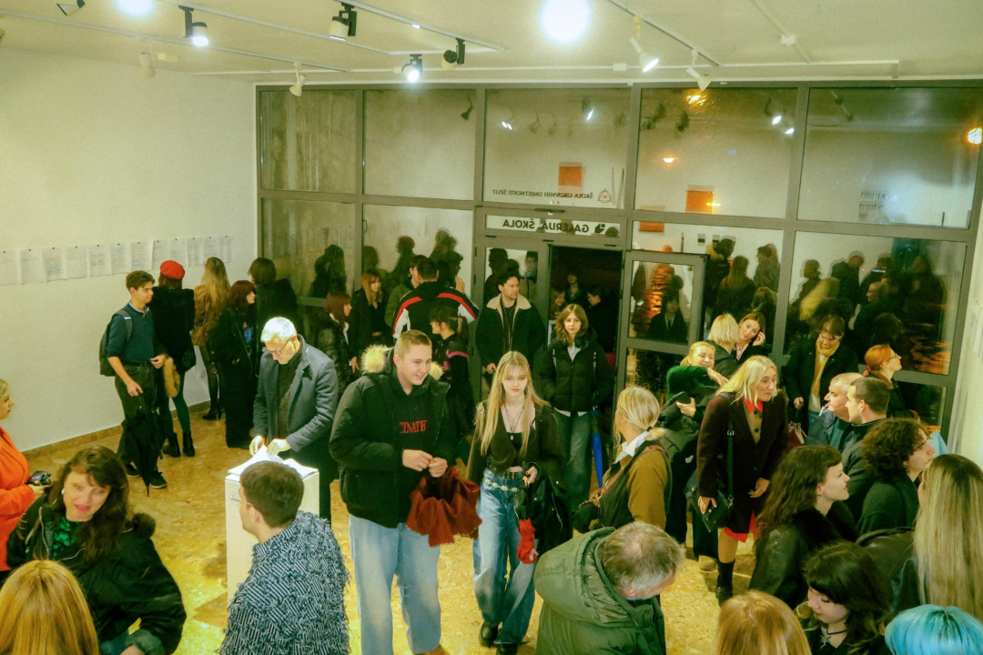 Otvorena izložba 'Zahvale doktora' šibenskog dizajnera Duje Kodžomana