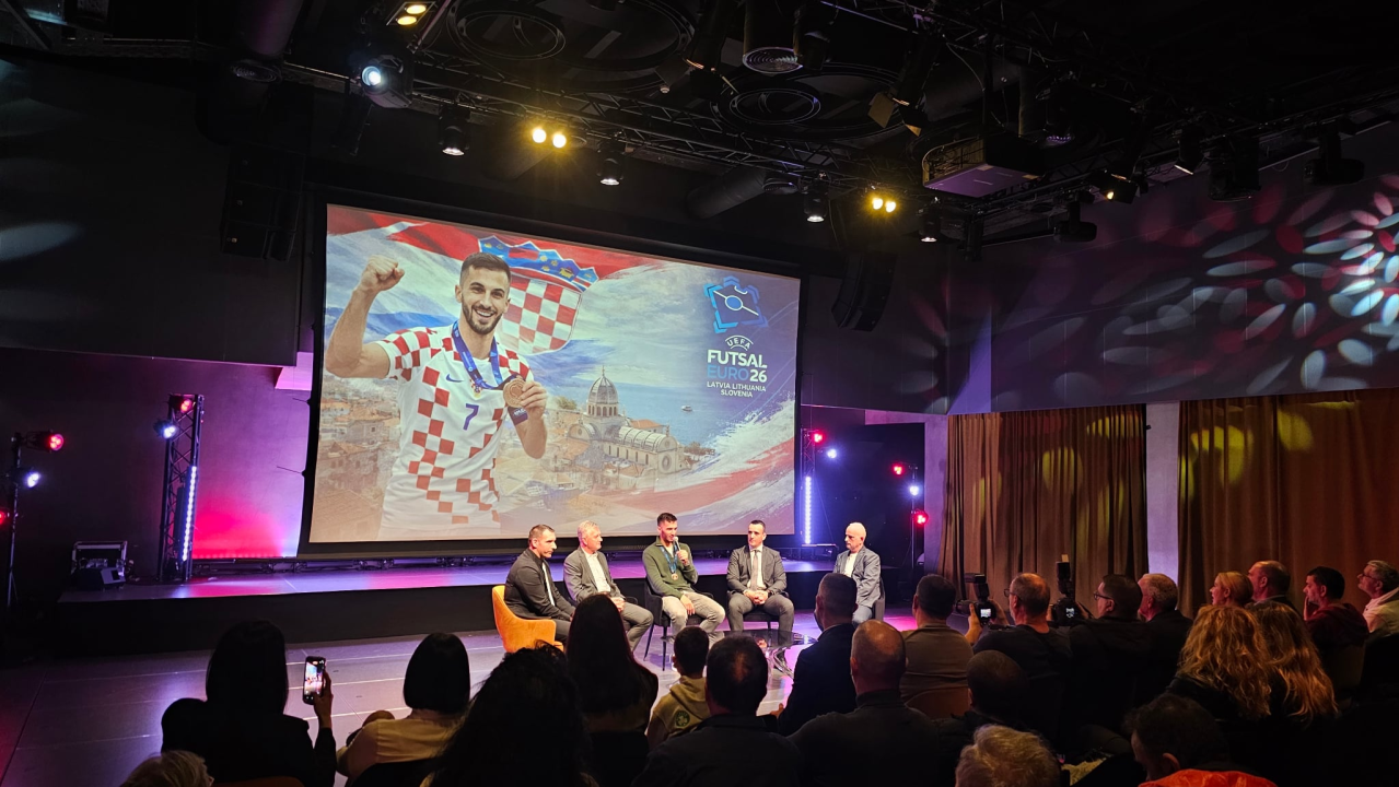 Učenici Ekonomske škole Šibenik prisustvovali dočeku Franca Jelovčića 