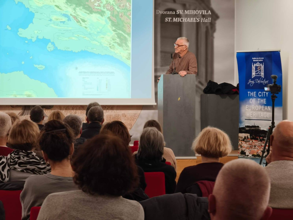 Održano predavanje ‘Vis - otok u protoku vremena’ u organizaciji društva 'Juraj Dalmatinac'