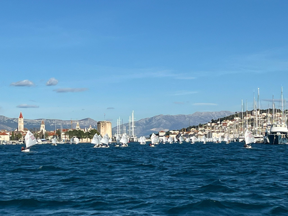 FOTO Jedriličari Šibenika uspješni u Trogiru: Blinja srebrni nakon lošeg starta, Perkov odličje drugi tjedan zaredom