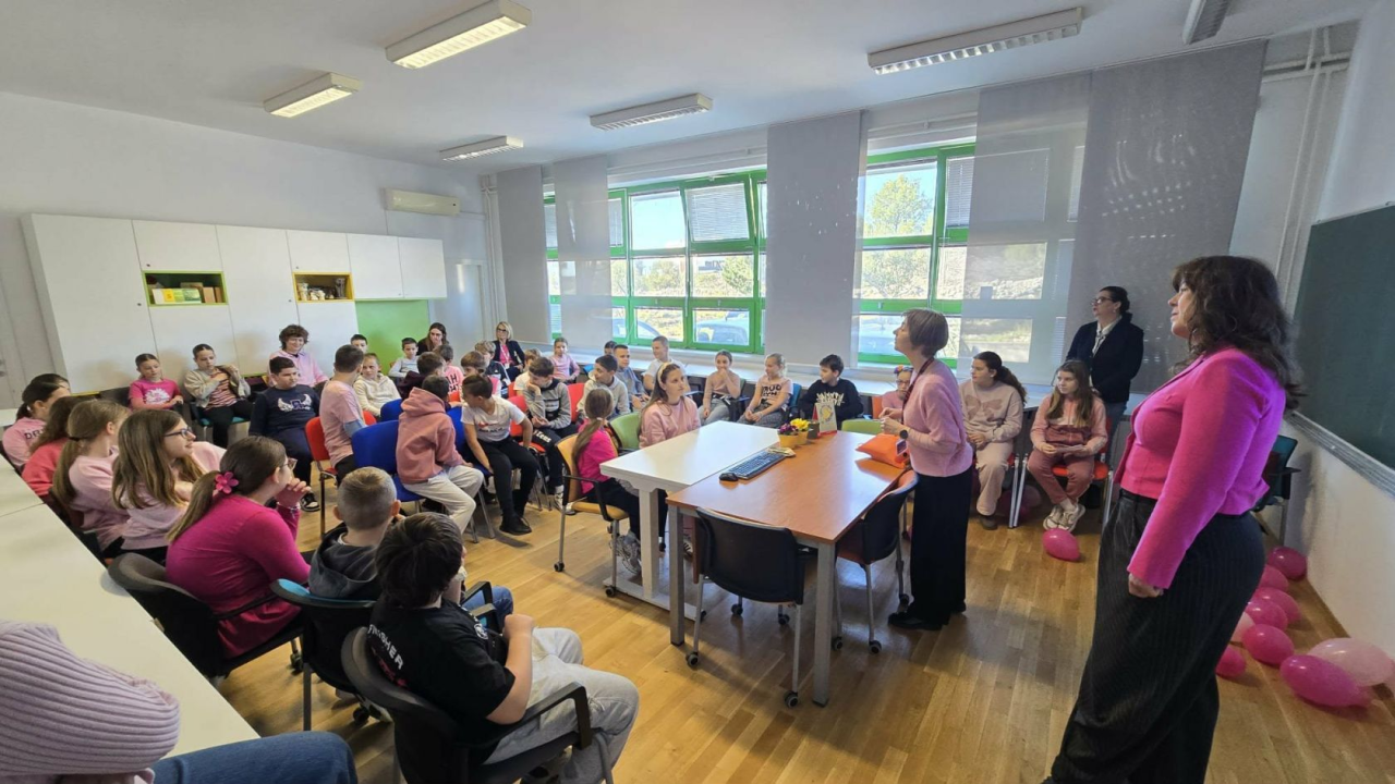 Dan ružičastih majica u OŠ Brodarica: Pravobraniteljica za djecu održala korisno predavanje