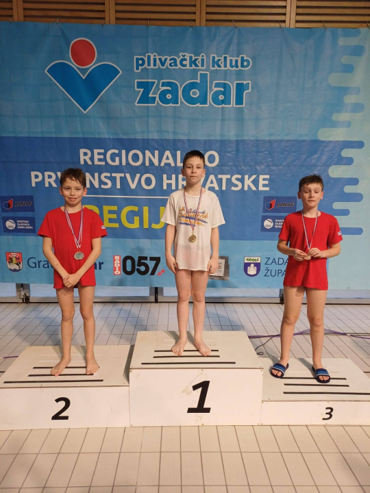 FOTO Plivačima Šibenika 8 medalja na regionalnom prvenstvu početnika, Roko Milošević dominirao u leptiru