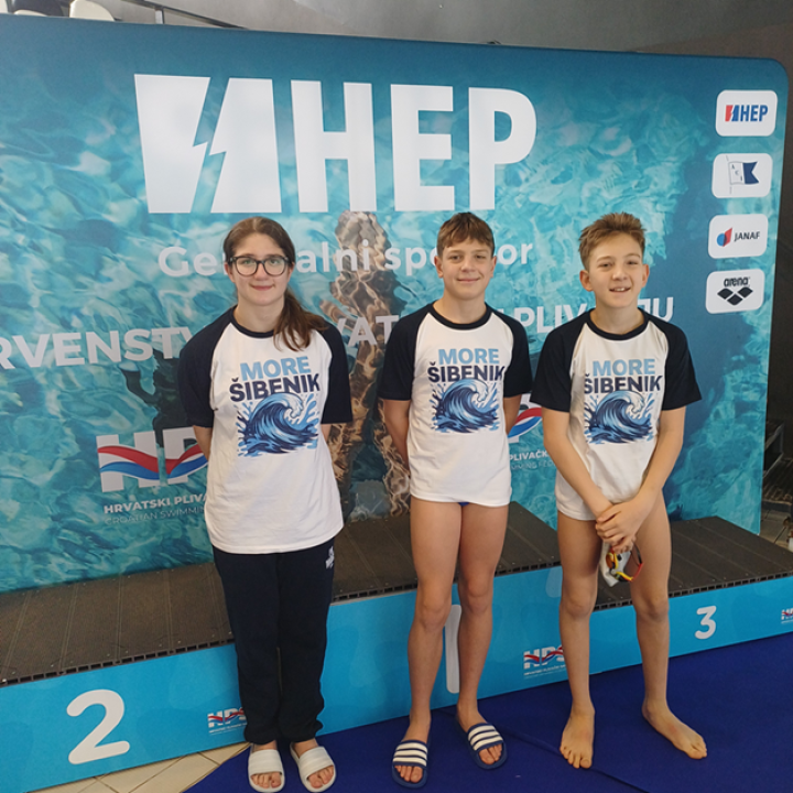 FOTO Plivači Mora u mjesec dana na tri natjecanja, Niko Koloper najuspješniji među početnicima u Dalmaciji