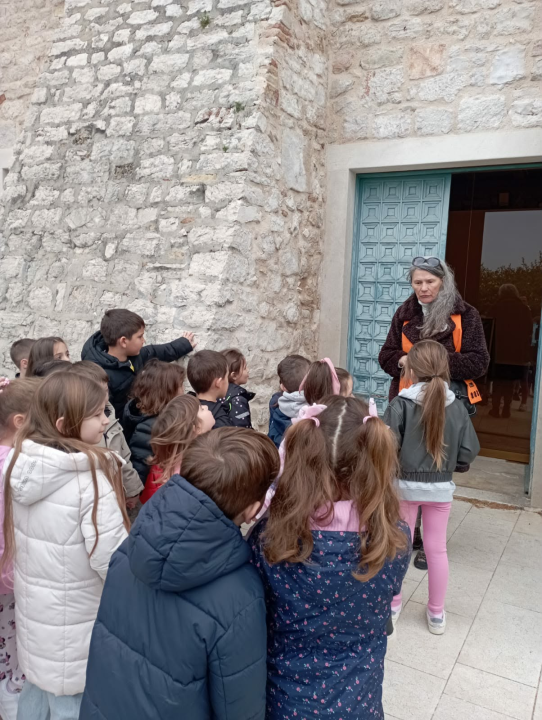 FOTO Mališani iz vrtića Pčelica u prigodnoj šetnji učili o poznatim Šibenčankama
