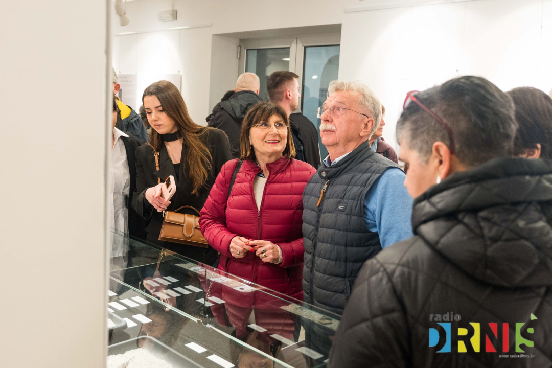 Arheološki nalazi iz drniškog kraja: Otvorena izložba Ive Ćevida 'Od Gradine do grada'