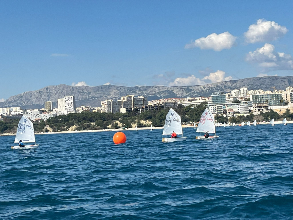FOTO Jedriličari Šibenika i krapanjskog Spužvara na 'Trofeju Zenta': Jakov Blinja, Zara Šimunić i Mila Perkov do medalje