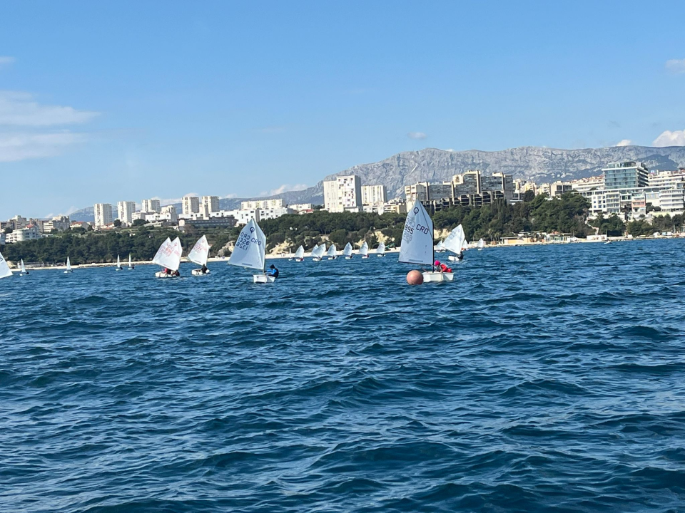 FOTO Jedriličari Šibenika i krapanjskog Spužvara na 'Trofeju Zenta': Jakov Blinja, Zara Šimunić i Mila Perkov do medalje