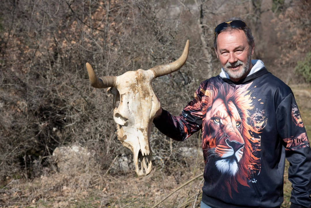 Šibenski Lions Miroslav Krnić čistio stare ilirske bunare u Općini Unešić