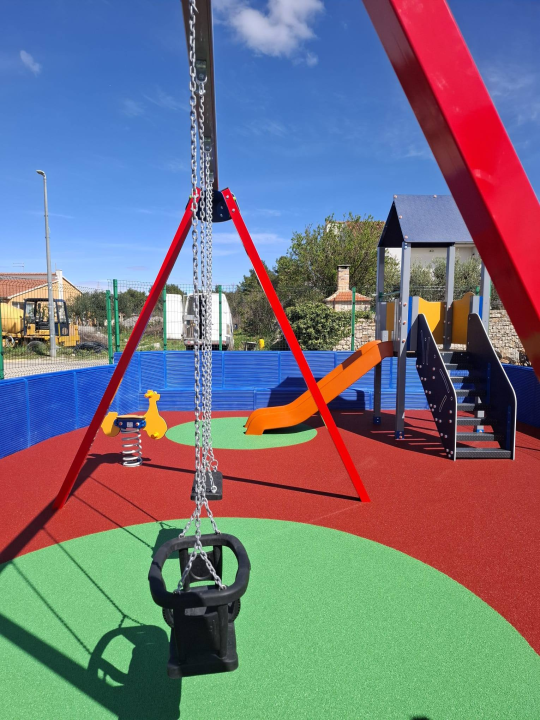 Završeni radovi na dječjim igralištima u zaseoku Ćaleta-Cari i Mikulandre