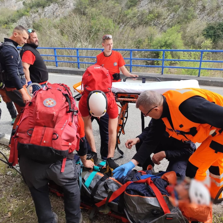 Nesreća u kanjonu Čikole: Ozlijeđeni strani državljani pri neovlaštenom spuštanju niz zipline