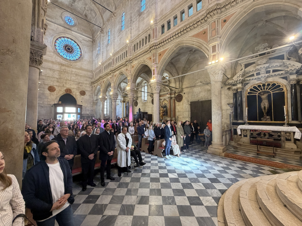 FOTO Proslavljen Uskrs u katedrali sv. Jakova