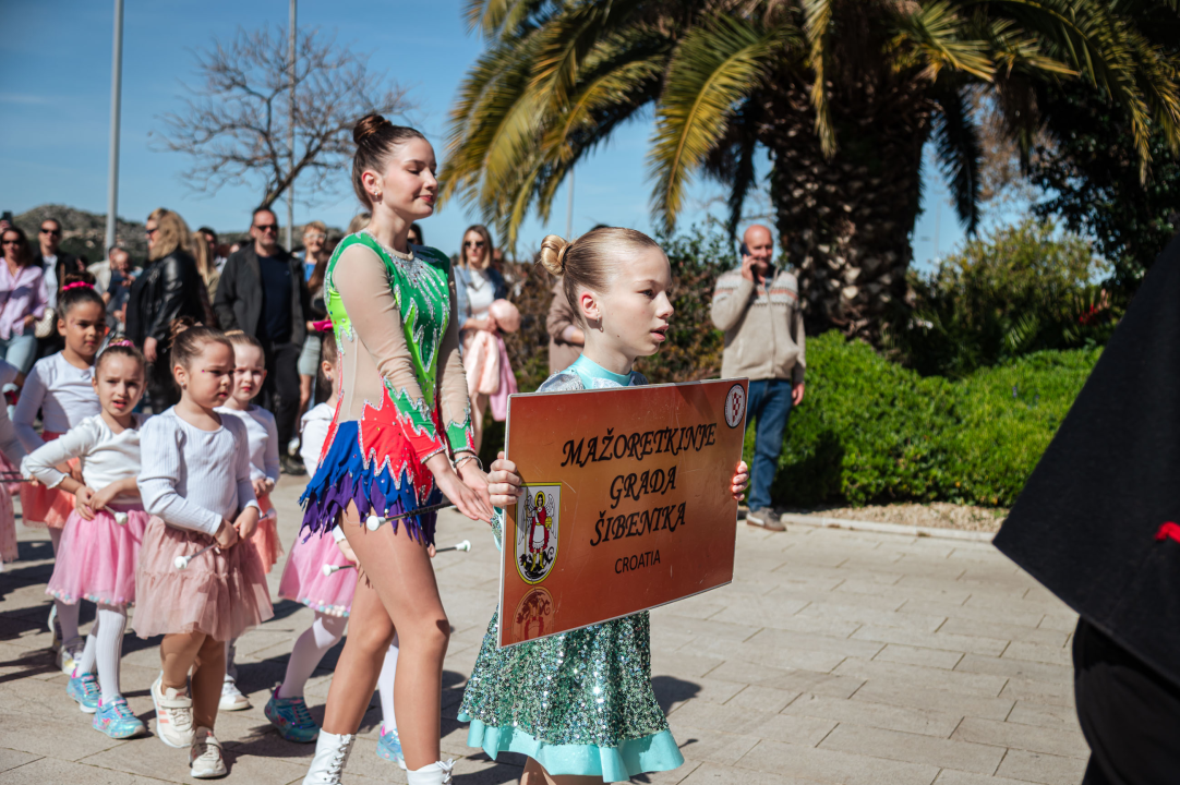 FOTO Obrtnici i ove godine pripremili uskrsni doručak u Šibeniku, glavna zvijezda bila je mega fritaja