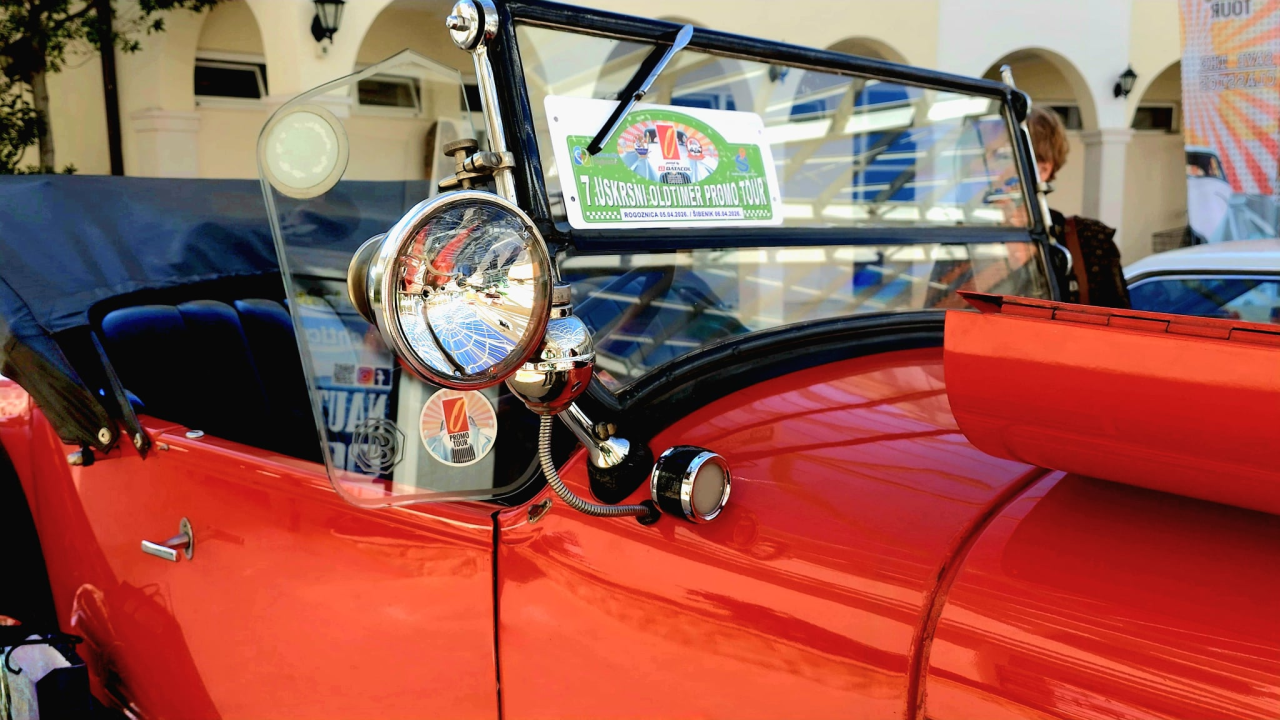 Uskrs u Rogoznici donio spoj tradicije i gastronomije: Izložba oldtimera oduševila mještane i goste