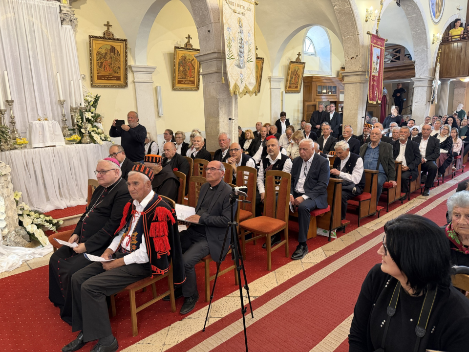 Smotra izvornog pučkog crkvenog pjevanja Šibenske biskupije održana u Primoštenu