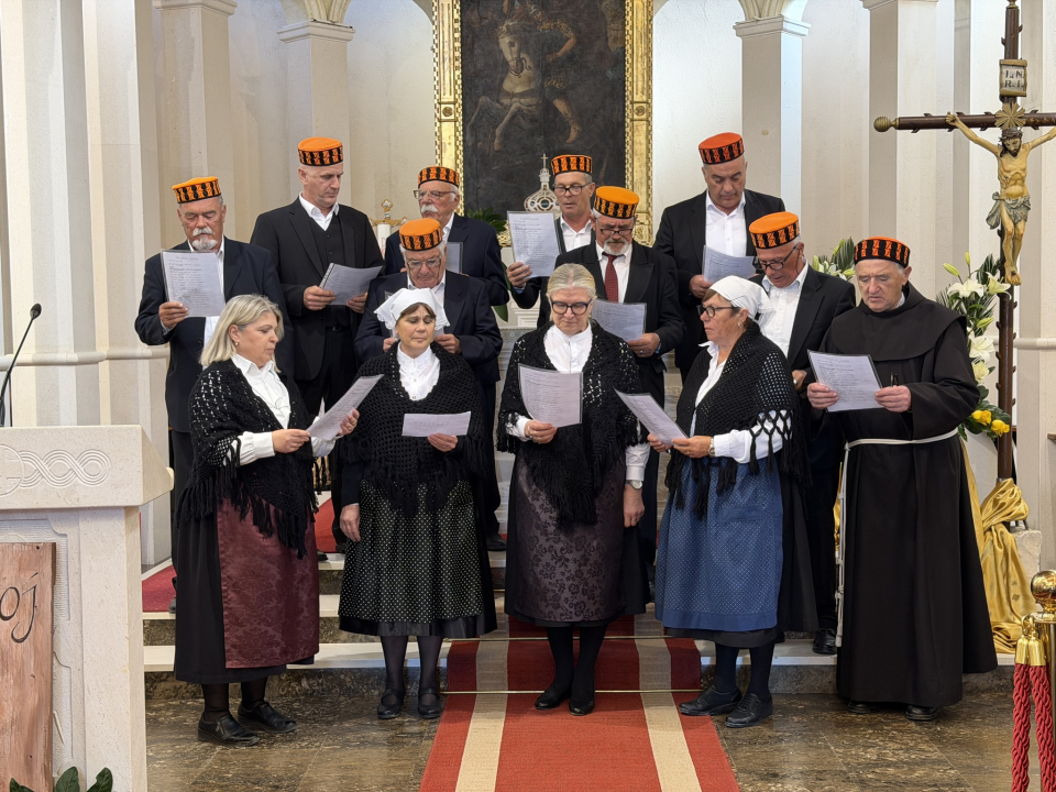 Smotra izvornog pučkog crkvenog pjevanja Šibenske biskupije održana u Primoštenu